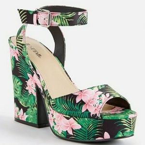 Niki Platformed Heeled Sandal in Black Floral